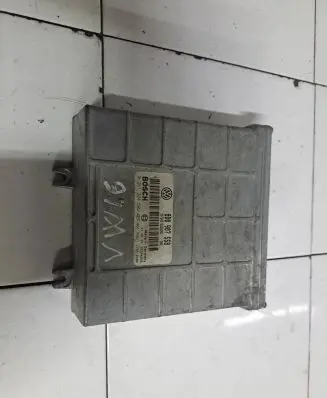 Volkswagen PASSAT B5 Engine control unit/module 8D0907558 26SA4956 0261204502