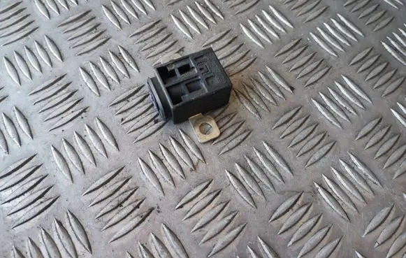 Audi A6 S6 C6 4F Battery relay fuse 4F0915519