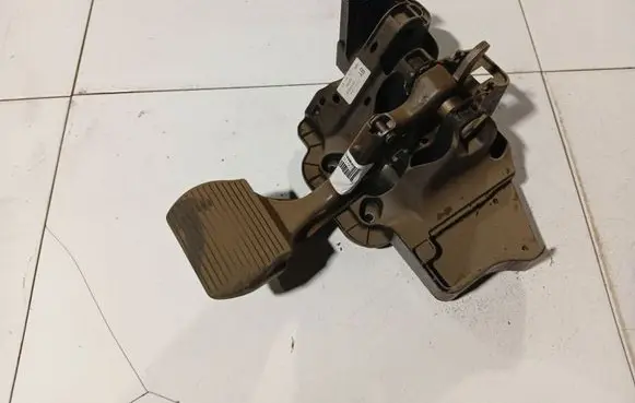 Opel Corsa D Brake pedal 55700896