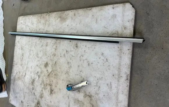 Audi Q7 4M Front door glass trim molding 4M0853283