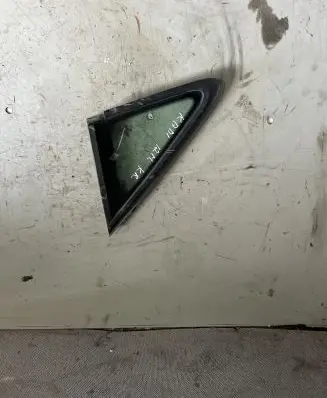 Volkswagen Caddy Front triangle window/glass 