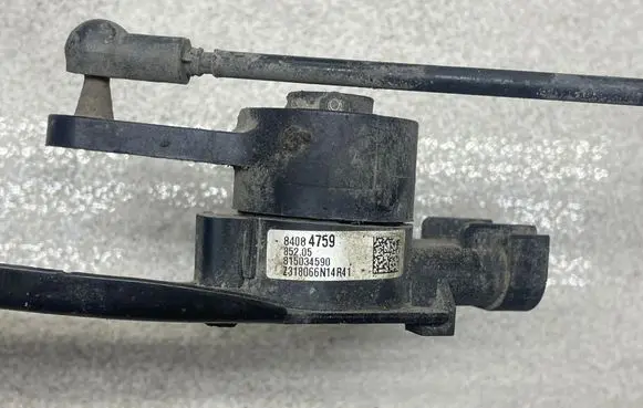 Opel Insignia B Air suspension front height level sensor 84084759 Z318066N14R41