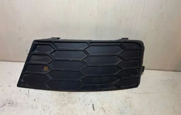 Skoda Octavia Mk3 (5E) Front bumper lower grill 5E0807682B
