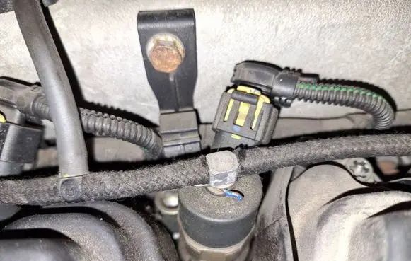 Opel Zafira B Fuel injector 0445110165