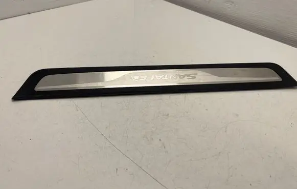 Hyundai Santa Fe Front sill trim cover 858832W500