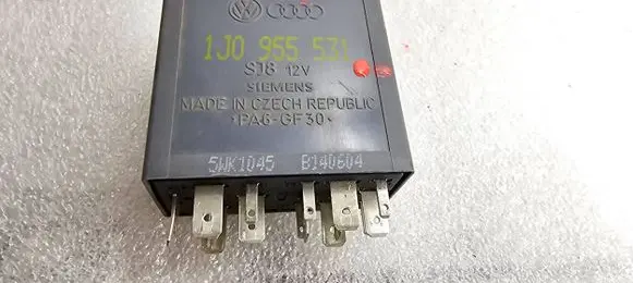 Volkswagen PASSAT B5.5 Window wiper relay 1J0955531 B140604 5WK1045