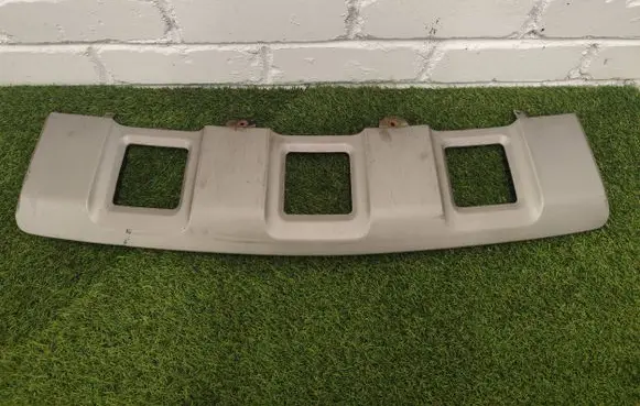 Front bumper lip