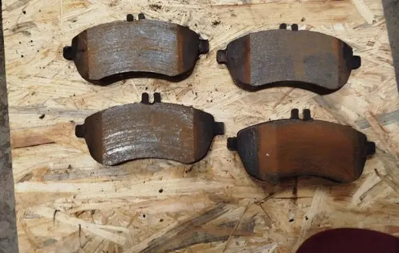 Mercedes-Benz C W204 Brake pads (front) 90R02A01124