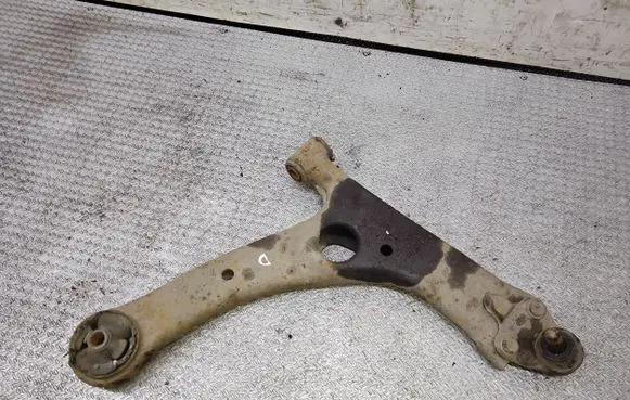 Toyota Avensis T250 Front lower control arm/wishbone