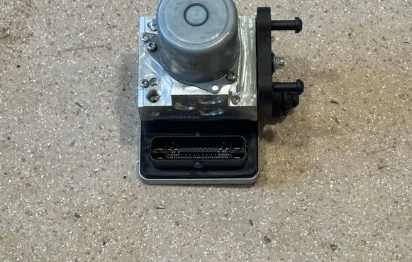 Mercedes-Benz E W238 ABS Pump A2134314501