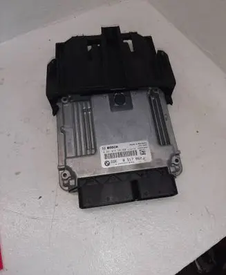 BMW 5 F10 F11 Engine control unit/module 0281018502 8517862