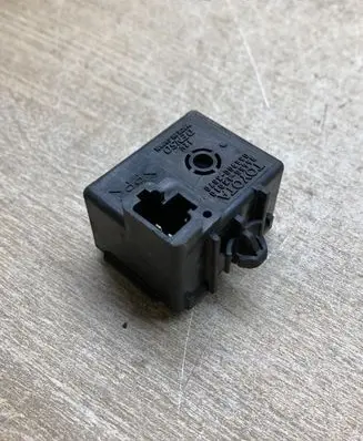 Toyota Avensis T250 Other relay 8665013010 0689003570