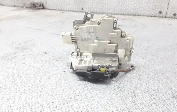 Audi A4 S4 B7 8E 8H Rear door lock 8E0839015AA