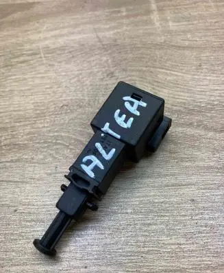Seat Altea XL Brake pedal sensor switch 15120F