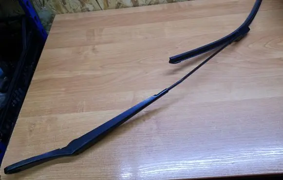 Volvo V50 Front wiper blade arm 8623160