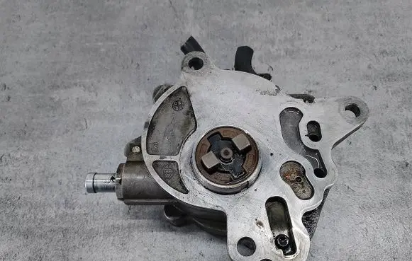 Volkswagen PASSAT B6 Vacuum pump