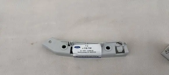 Ford Focus Front bumper mounting bracket 1718730