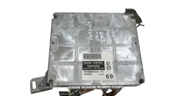 Toyota Avensis T250 Engine control unit/module 8966105690 1758006326 MB1758006326