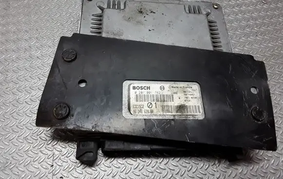 Peugeot 406 Engine control unit/module 0281001782