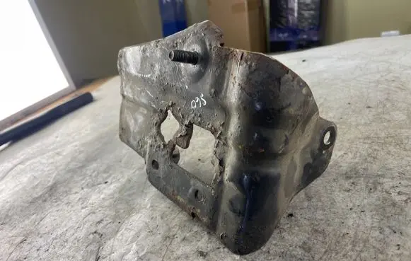 Volvo S60 Steering rack mounting bracket 30645015