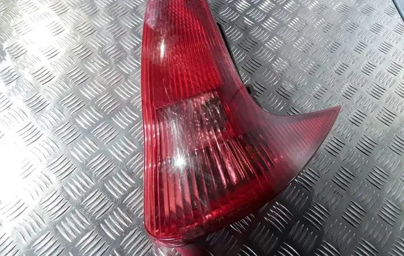 Peugeot 206 Rear/tail lights T12