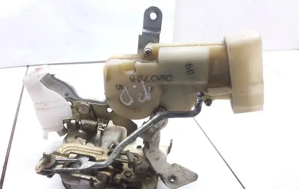 Toyota Yaris Front door lock 020725