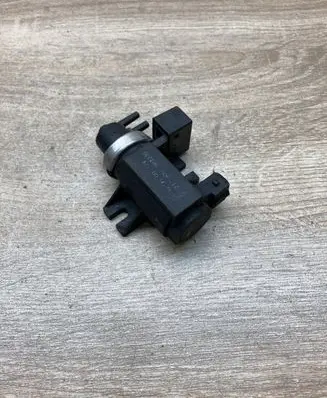 BMW 5 E39 Turbo solenoid valve 2247906 72279600