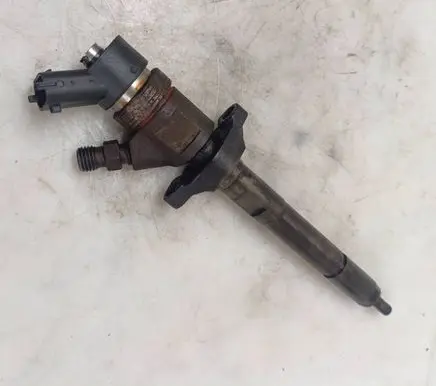 Opel Corsa C Fuel injector 0445110183