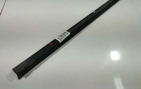 Ford Focus C-MAX Front door glass trim molding 
