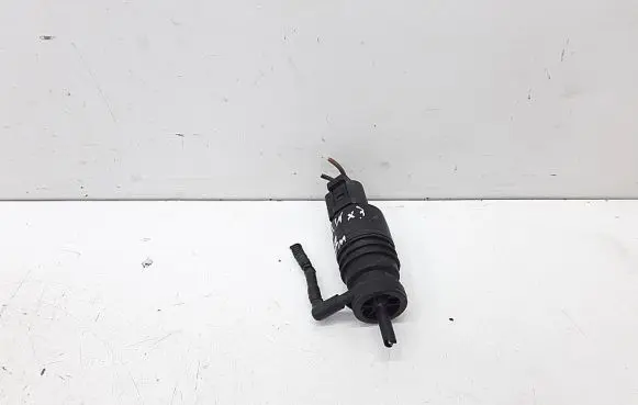 BMW X3 E83 Windscreen/windshield washer pump 8364516