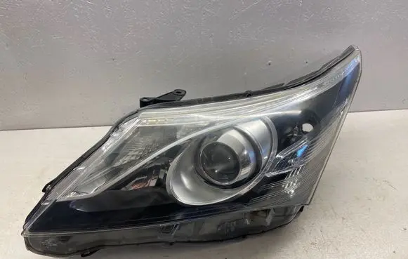 Toyota Avensis T270 Headlight/headlamp H296GLDE 1010017685