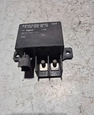Mercedes-Benz E W211 Charging relay A0025423819