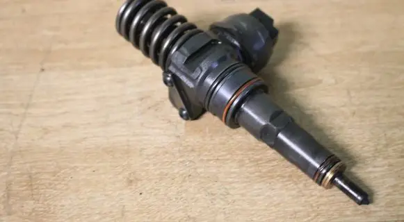 Volkswagen Golf IV Fuel injector 038130073AL