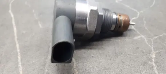 BMW 3 E90 E91 Fuel pressure sensor 0281002949