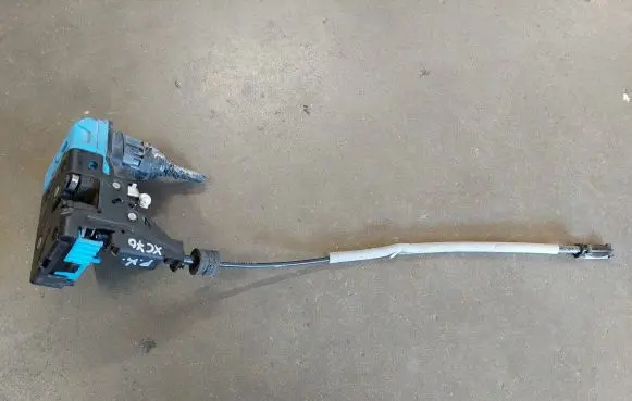 Volvo XC70 Front door lock