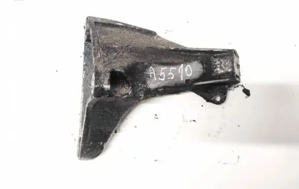 Volkswagen PASSAT B5.5 Engine mounting bracket 8d0199308af