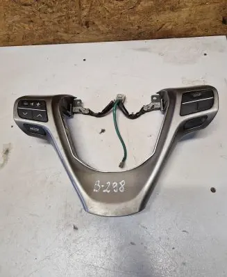 Steering wheel buttons/switches