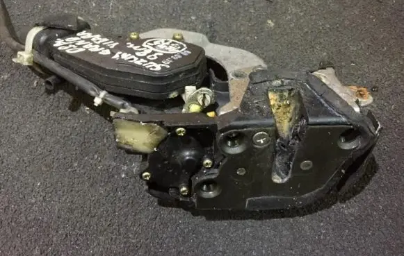 Suzuki Grand Vitara I Front door lock