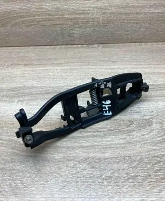 BMW 3 E46 Front door exterior handle/bracket 8253453