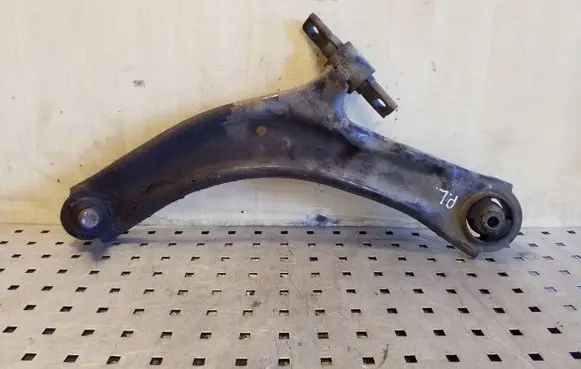 Nissan Qashqai Front lower control arm/wishbone 