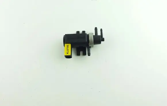 Volkswagen Polo IV 9N3 Turbo solenoid valve 1J0906627 KL8700