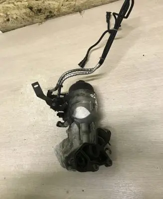 Peugeot 308 Oil filter mounting bracket