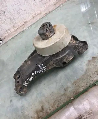 Engine mount bracket