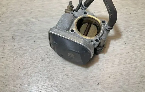 Opel Zafira B Electric throttle body valve 55560398