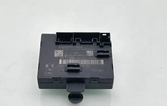 Volkswagen PASSAT B8 Door control unit/module 5Q0959595E