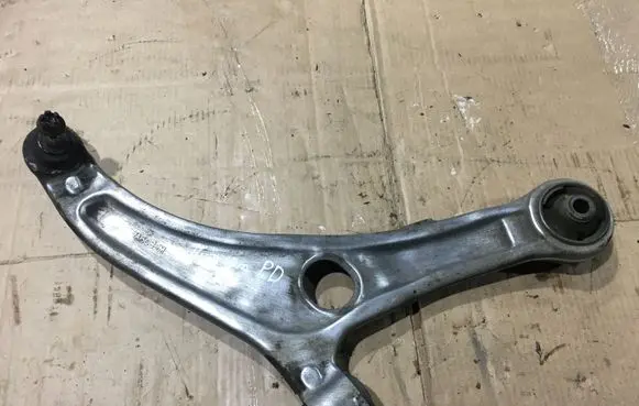 Hyundai i40 Front lower control arm/wishbone A6082M