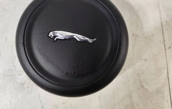 Jaguar XE Steering wheel airbag cover 3084485