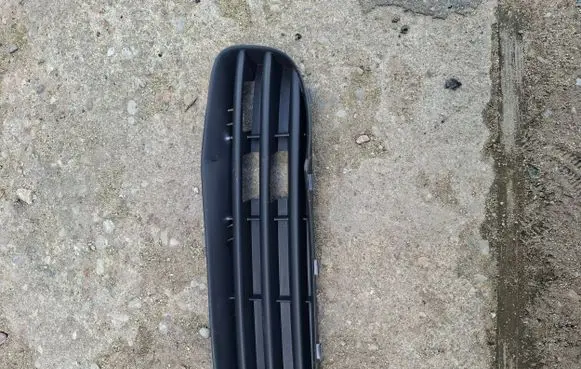 Skoda Octavia Mk1 (1U) Front bumper lower grill 1U0807367B