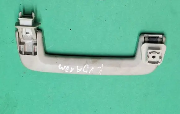 Ford Kuga I A set of handles for the ceiling 