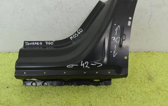 Volkswagen Touareg III Other sill/pillar trim element 760809843